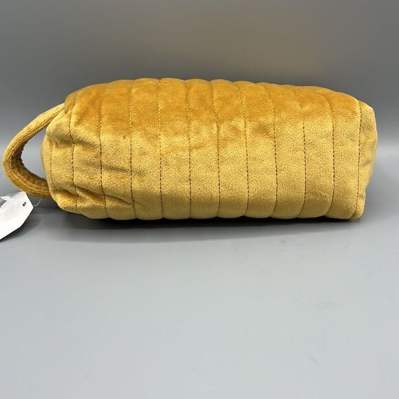 Time and Tru Women's Quilted Pouch with Handle - Picture 5 of 5